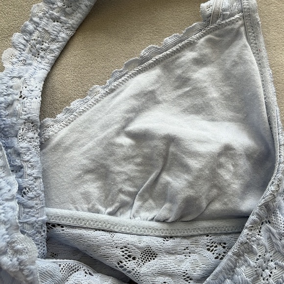 Aerie size M lace, lined bra with crisscross straps in back, barely used - Picture 4 of 4